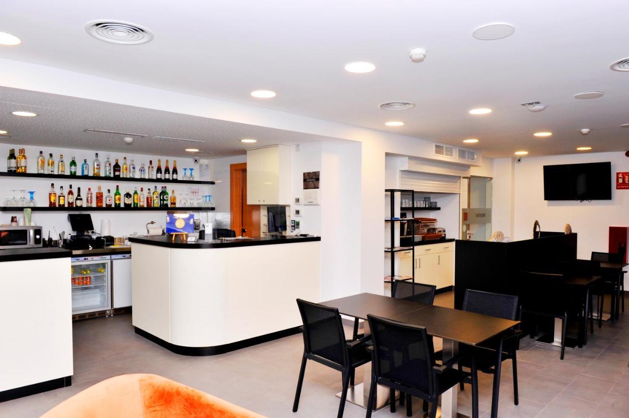 6 Bis Hotel Castelldefels Exterior foto