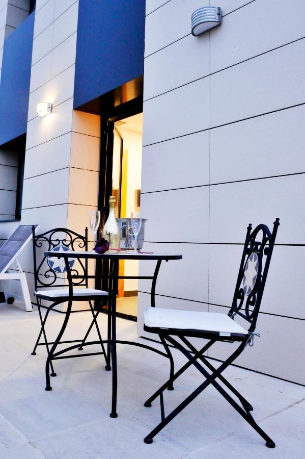 6 Bis Hotel Castelldefels Exterior foto