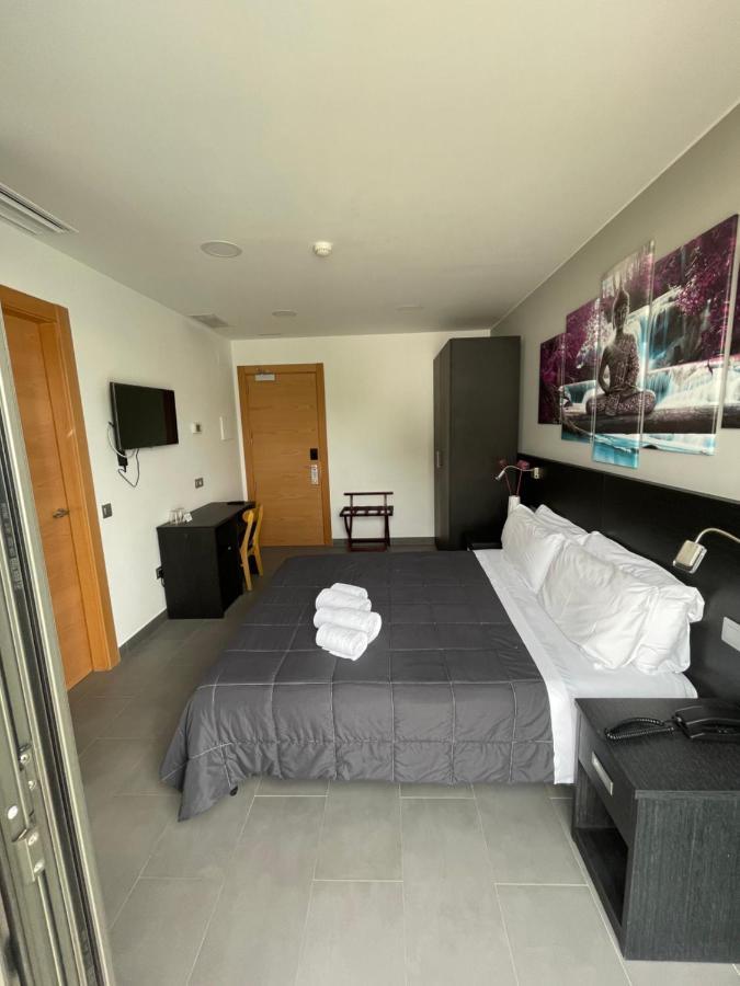 6 Bis Hotel Castelldefels Exterior foto